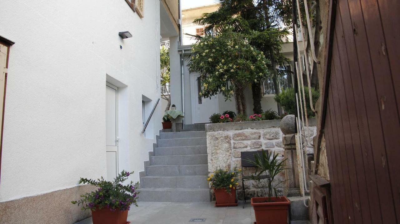 City Center Garden Apartments Шибеник Экстерьер фото