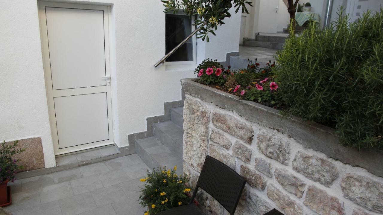 City Center Garden Apartments Шибеник Экстерьер фото