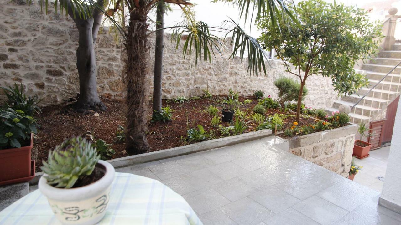 City Center Garden Apartments Шибеник Экстерьер фото