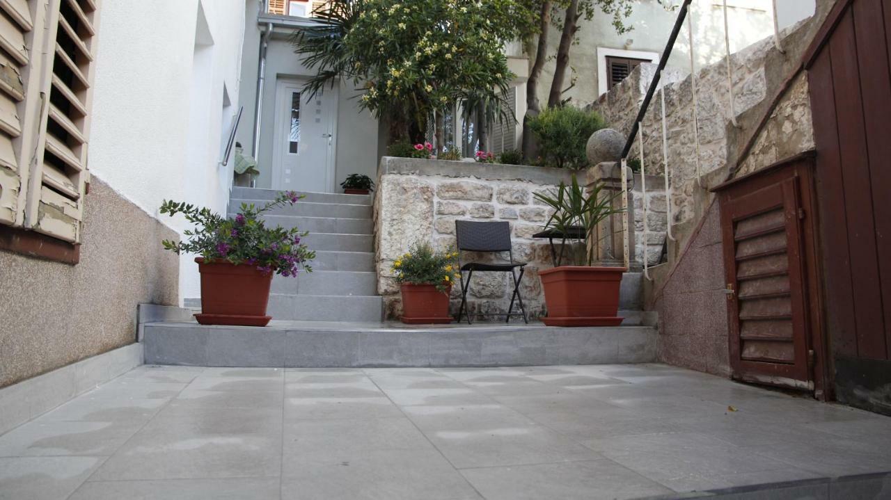 City Center Garden Apartments Шибеник Экстерьер фото