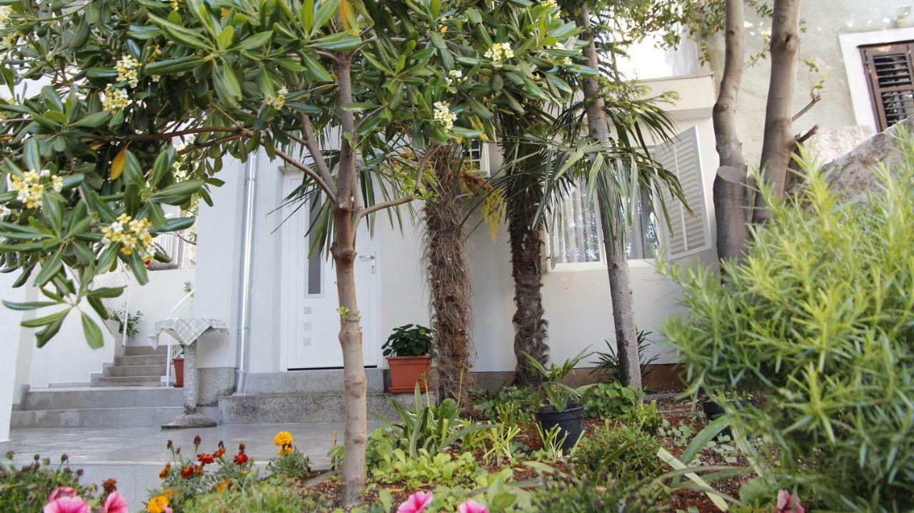City Center Garden Apartments Шибеник Экстерьер фото